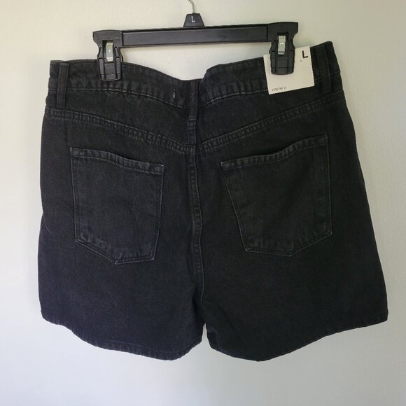NEW with tags Forever 21 Black Denim Shorts with Strawberries - Picture 4 of 4